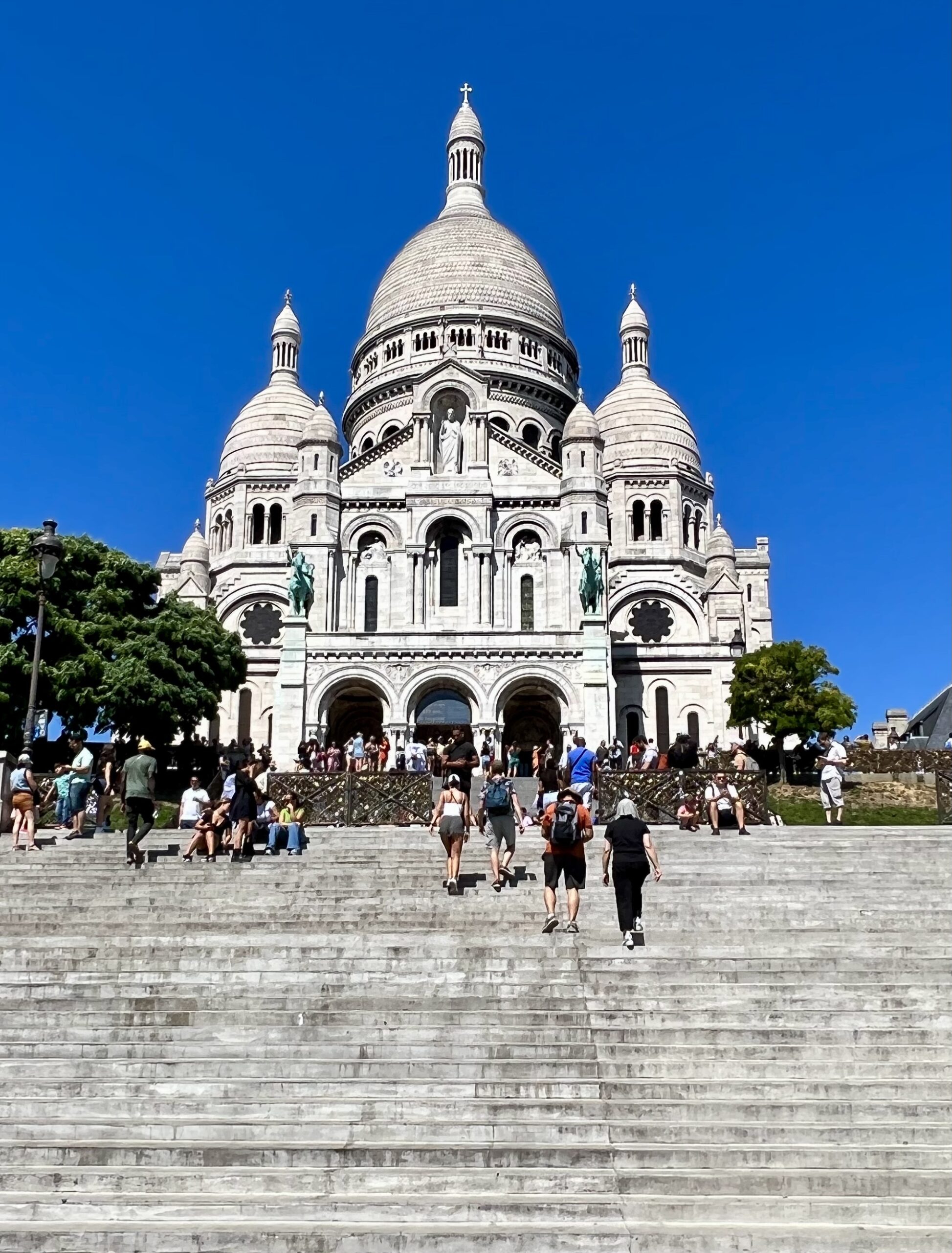 Nordmann Entertainment Adventure of Traveling Sacré-Cœur, Montmartre 